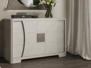 Деревянный комод