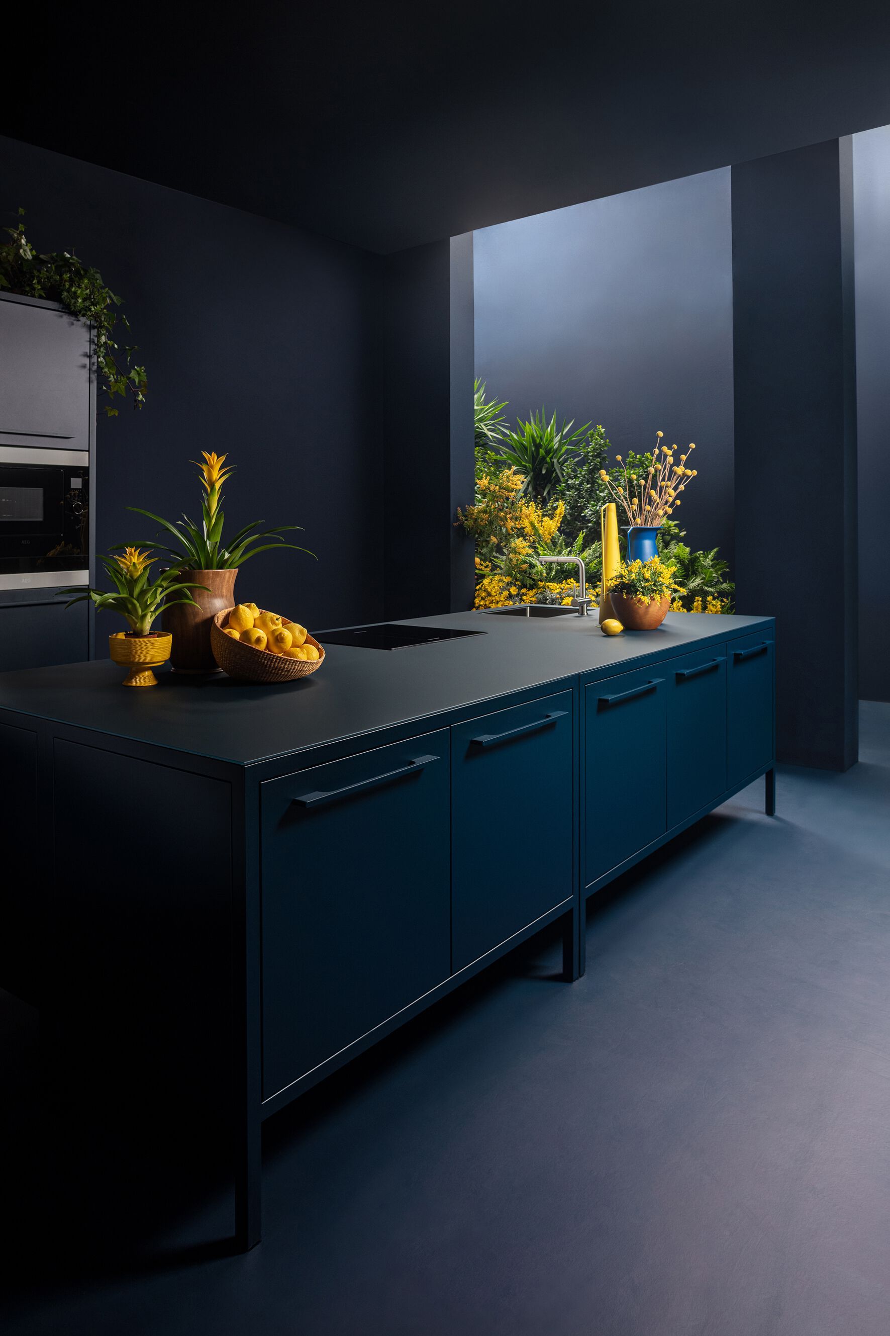 Металлическая мини-кухня с ручками и травленым стеклянным верхом Fantin рамка ARCH-00008461 - Вид №3