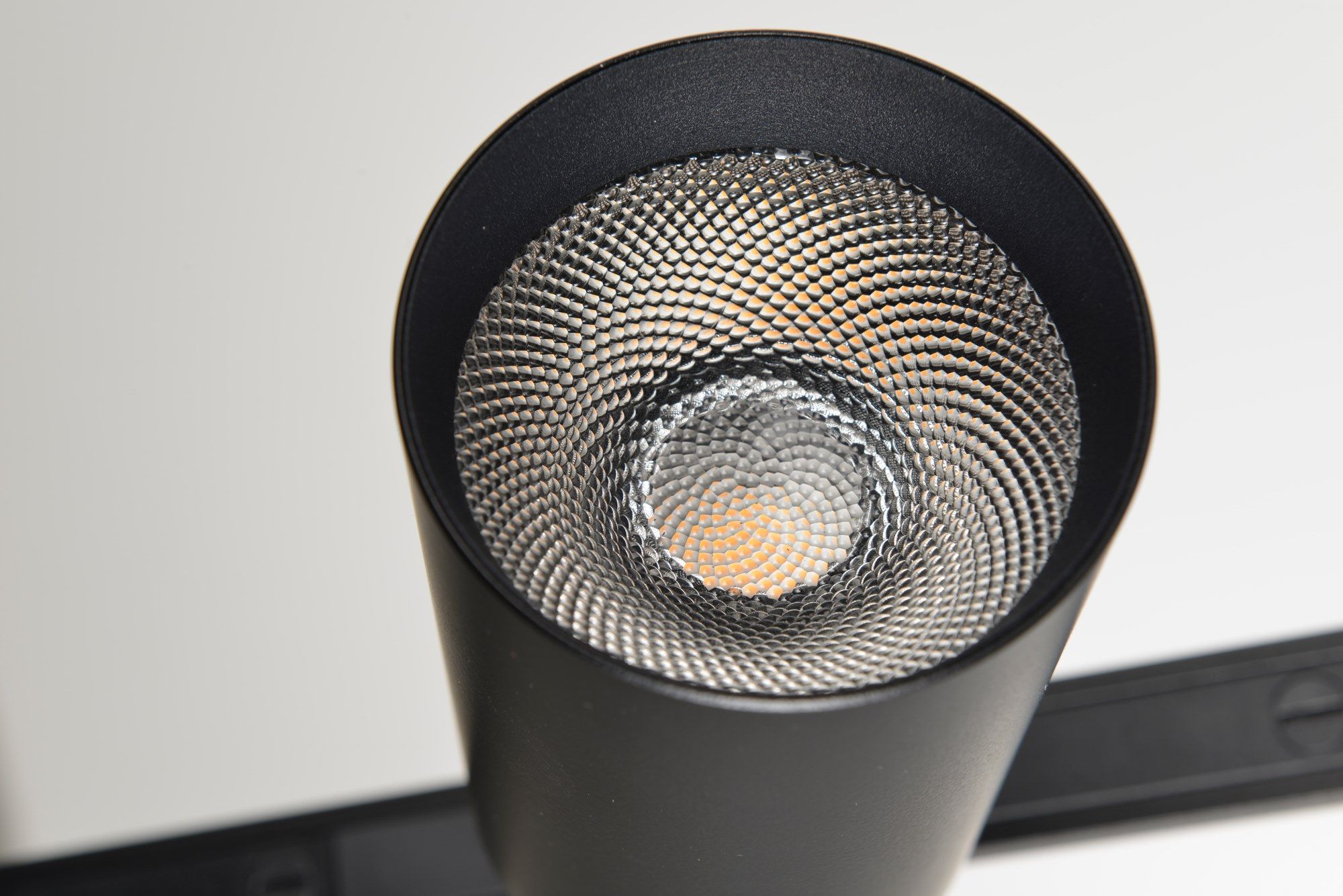 Порошковое покрытие алюминиевого светодиодного трекового освещения Andcosta Cyl ARCH-00151053 - Вид №2