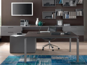 Деревянный прямоугольный стол