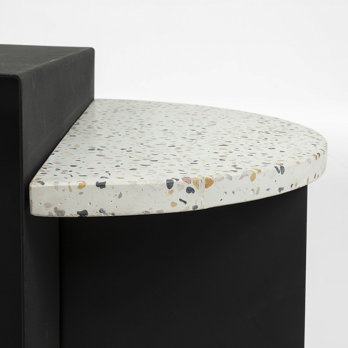 067663 Приставной столик Cleary терраццо La Forma Chery 