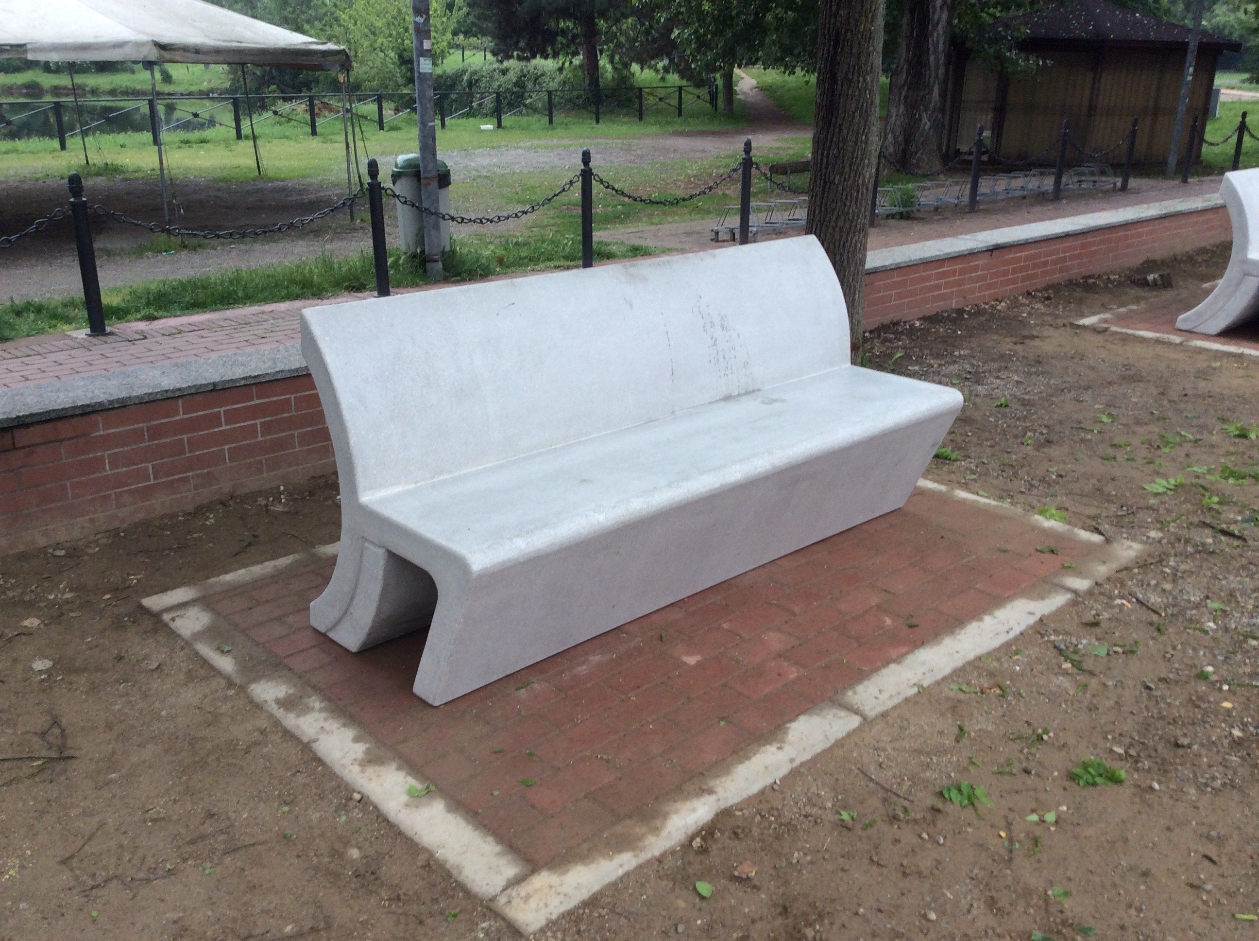 Реконструированная каменная скамья со спинкой Viscio Urban Design SWING ARCH-00032334 - Вид №2