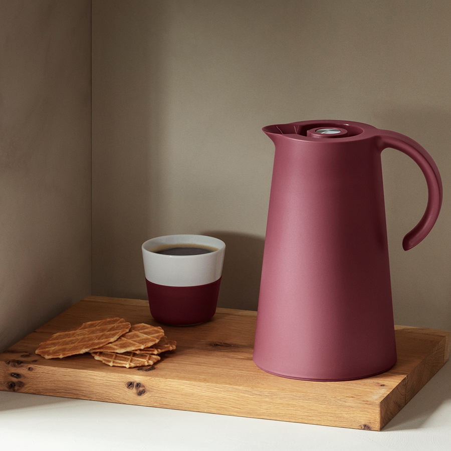 502852 Термокувшин rise 1 л гранатовый Eva Solo  - Вид №1