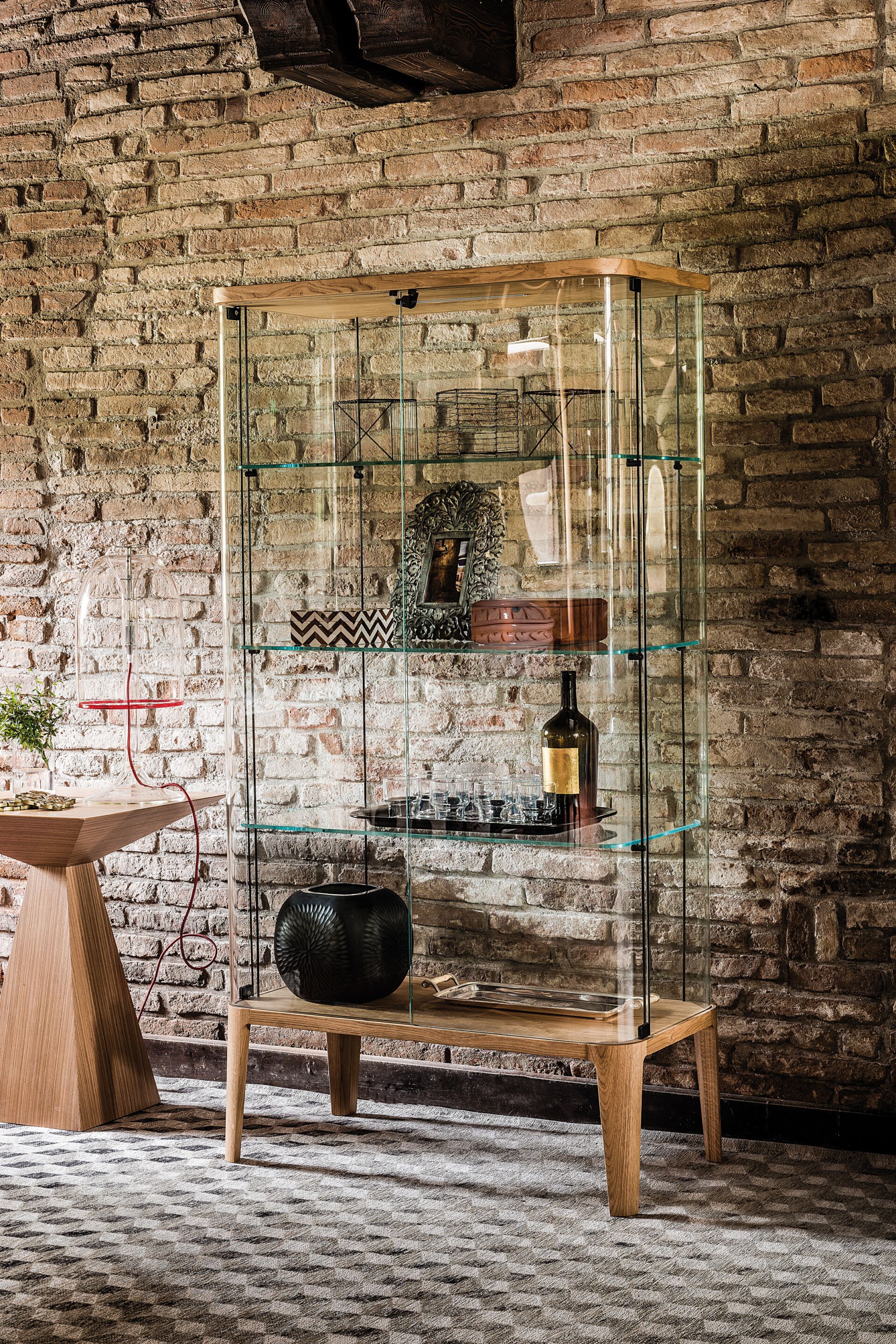 Витрина из дерева и стекла Cattelan italia CHANTAL ARCH-00019682