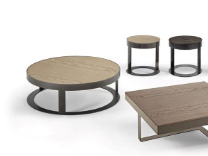 Круглый металлический журнальный столик