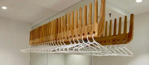 Кедровая вешалка