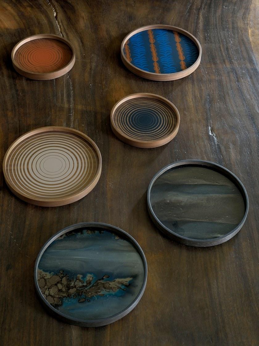 Ethnicraft Круглый поднос из дерева и стекла Linear flow 20926 - Вид №3