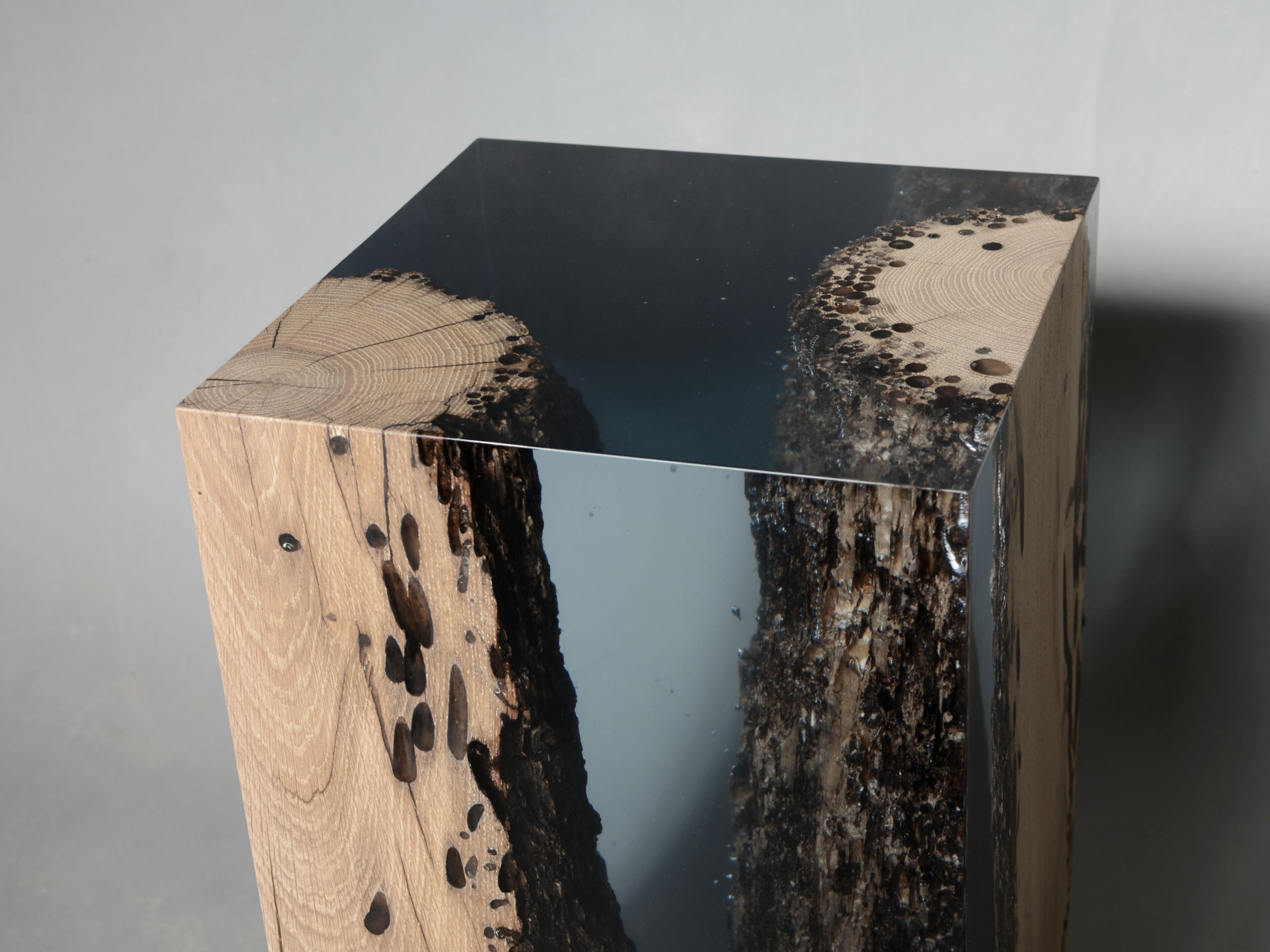 Табурет / журнальный столик из дуба и смолы alcarol Bricola ARCH-00008282 - Вид №5