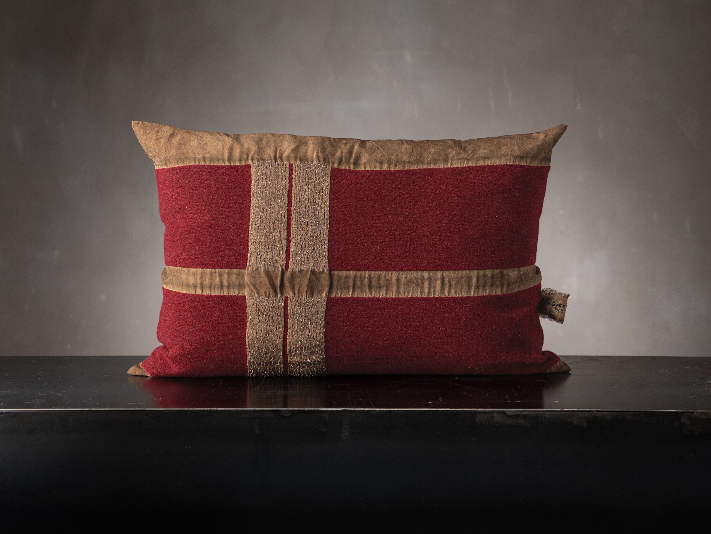 Прямоугольная подушка из вискозы и хлопка The House of Lyria BERING ARCH-00153374