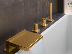 Смеситель для ванны из латуни