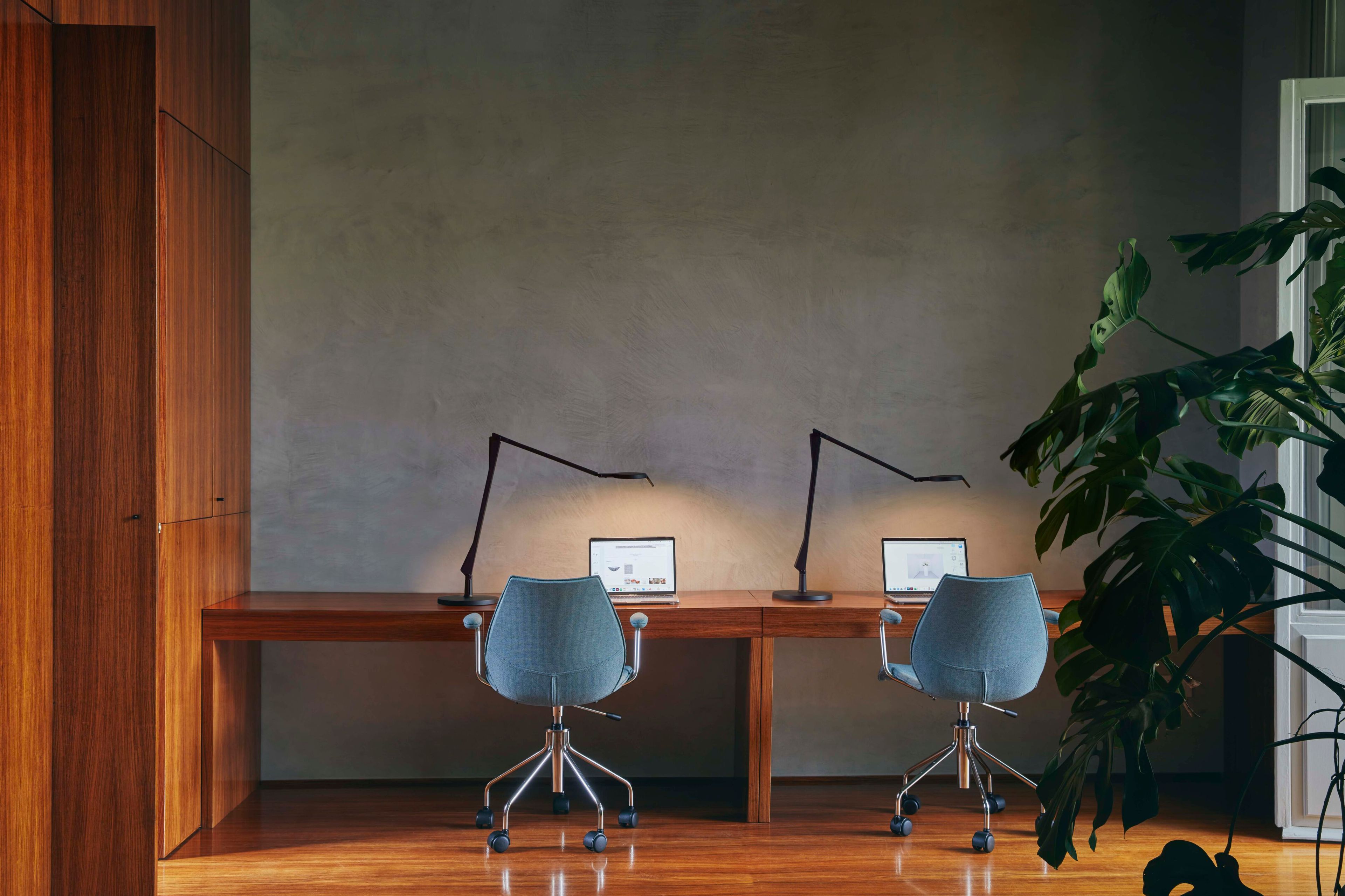 Светодиодная настольная лампа из поликарбоната с диммером Kartell ALEDIN TEC MAT ARCH-00033953 - Вид №5