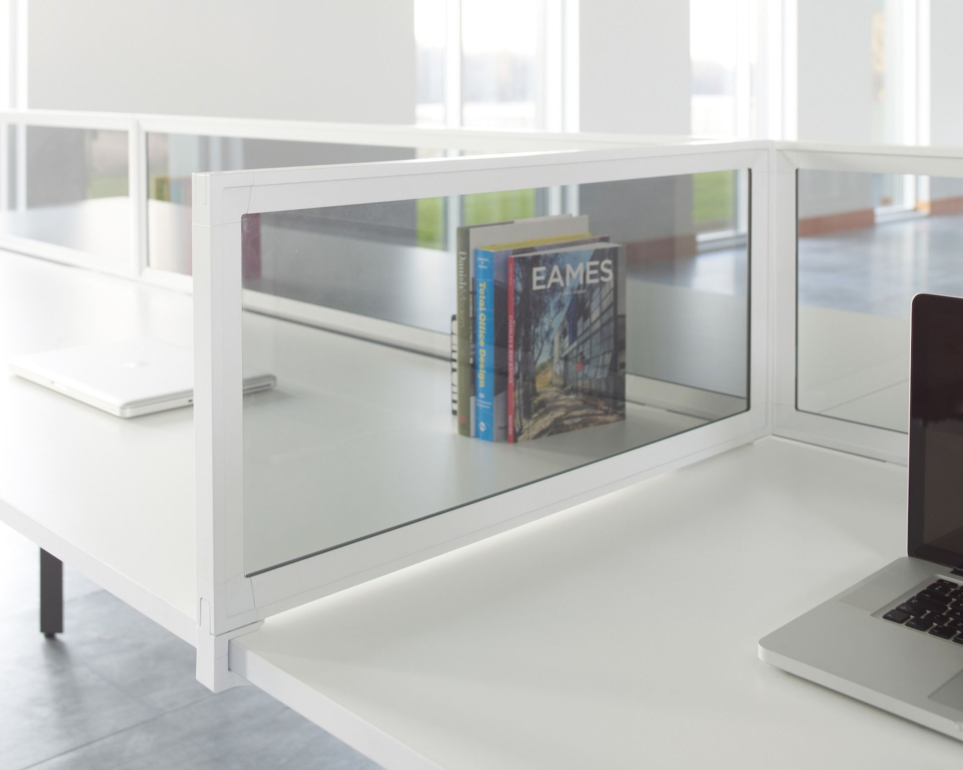 Стол с регулируемой высотой и звукопоглощающими перегородками Herman Miller макет студии ARCH-00126839 - Вид №41