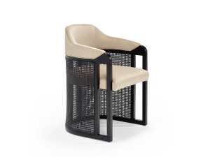 Стул с подлокотниками