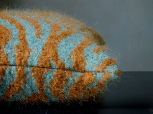 Квадратная подушка из мохера