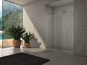 Стальная и стеклянная душевая кабина с раздвижной дверью