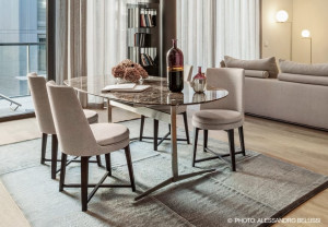 Овальный мраморный обеденный стол