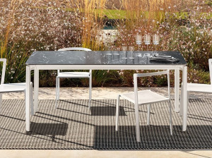 Садовый стол с алюминиевым основанием и керамогранитом