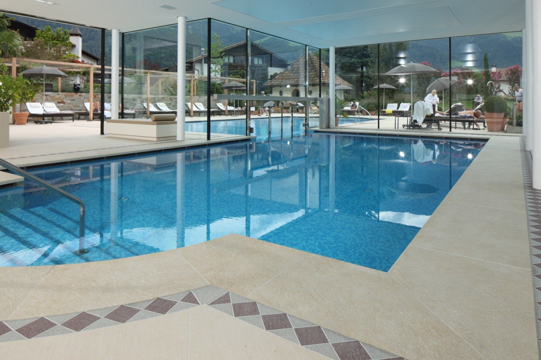 Противоскользящее напольное покрытие из керамогранита Ceramiche Caesar AQUÆ ARCH-00111118 - Вид №6