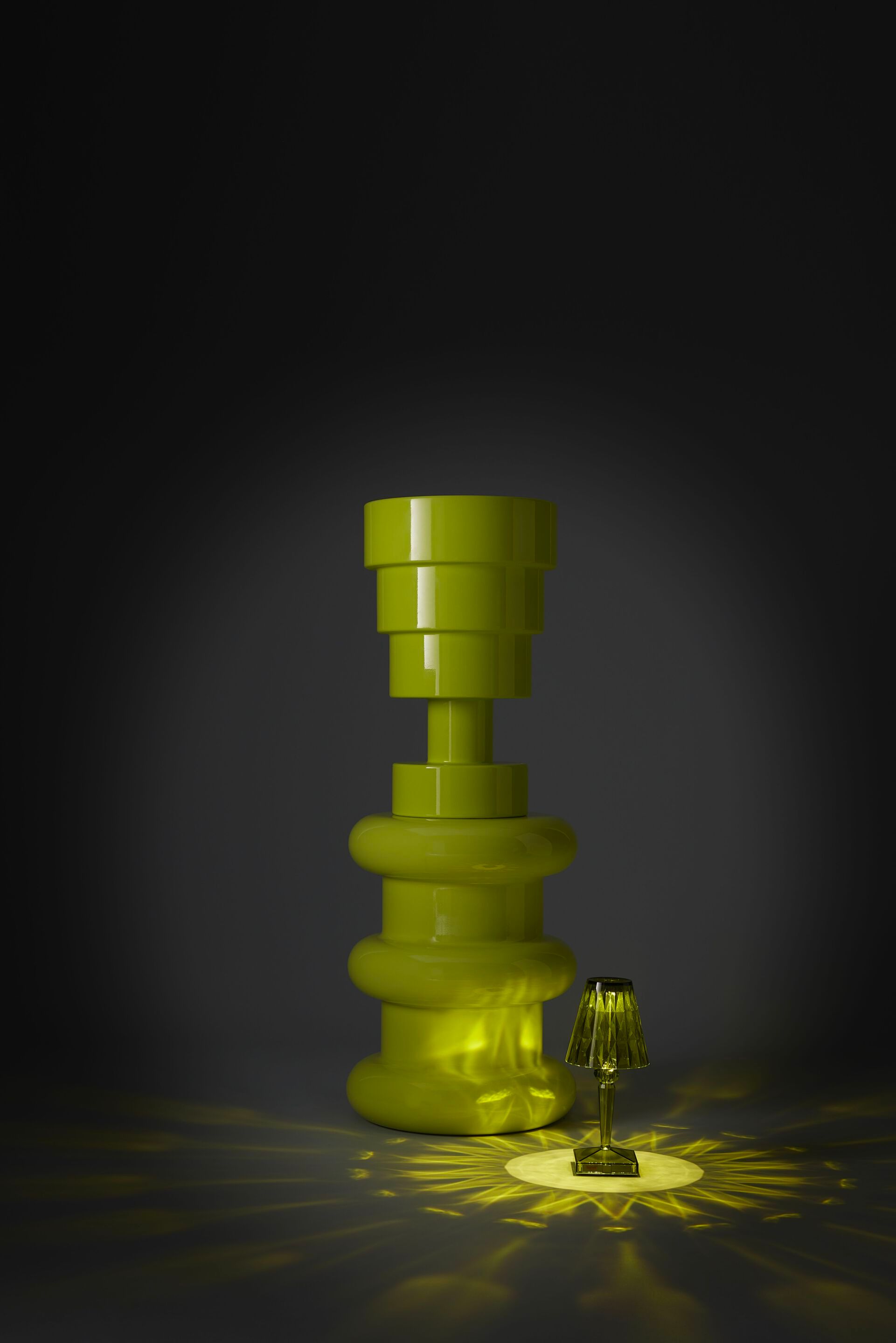 Светодиодная настольная лампа из инженерного пластика с батарейным питанием Kartell BATTERY ARCH-00018992 - Вид №15