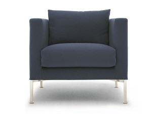 Тканевое кресло с подлокотниками