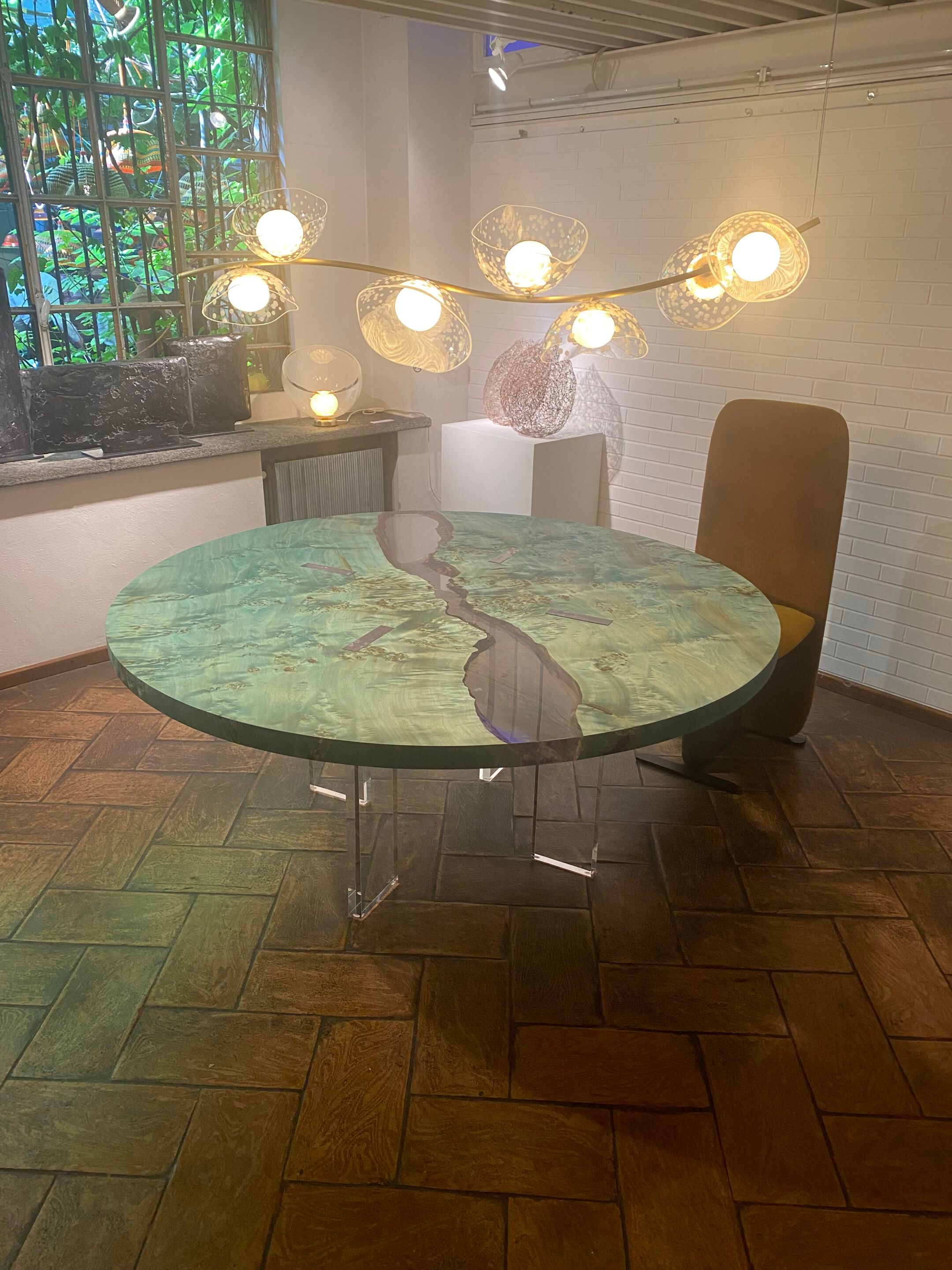 Круглый стол из тополя и смолы alcarol Geomorphic 2023 ARCH-00023178 - Вид №2