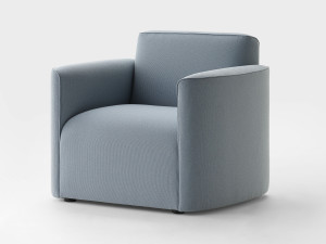 Тканевое кресло с подлокотниками