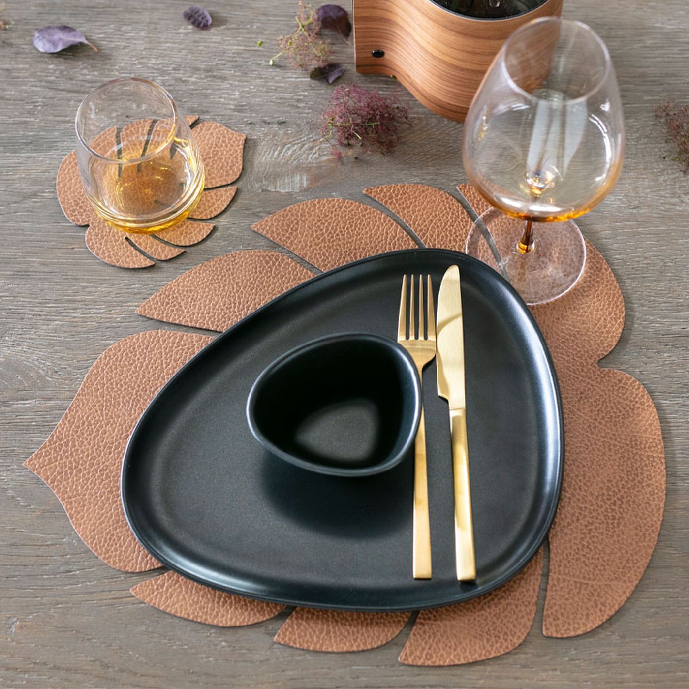 990078 HIPPO nature подстановочная салфетка лист монстеры 42х35 см, толщина 1,6мм;LIND DNA  - Вид №1