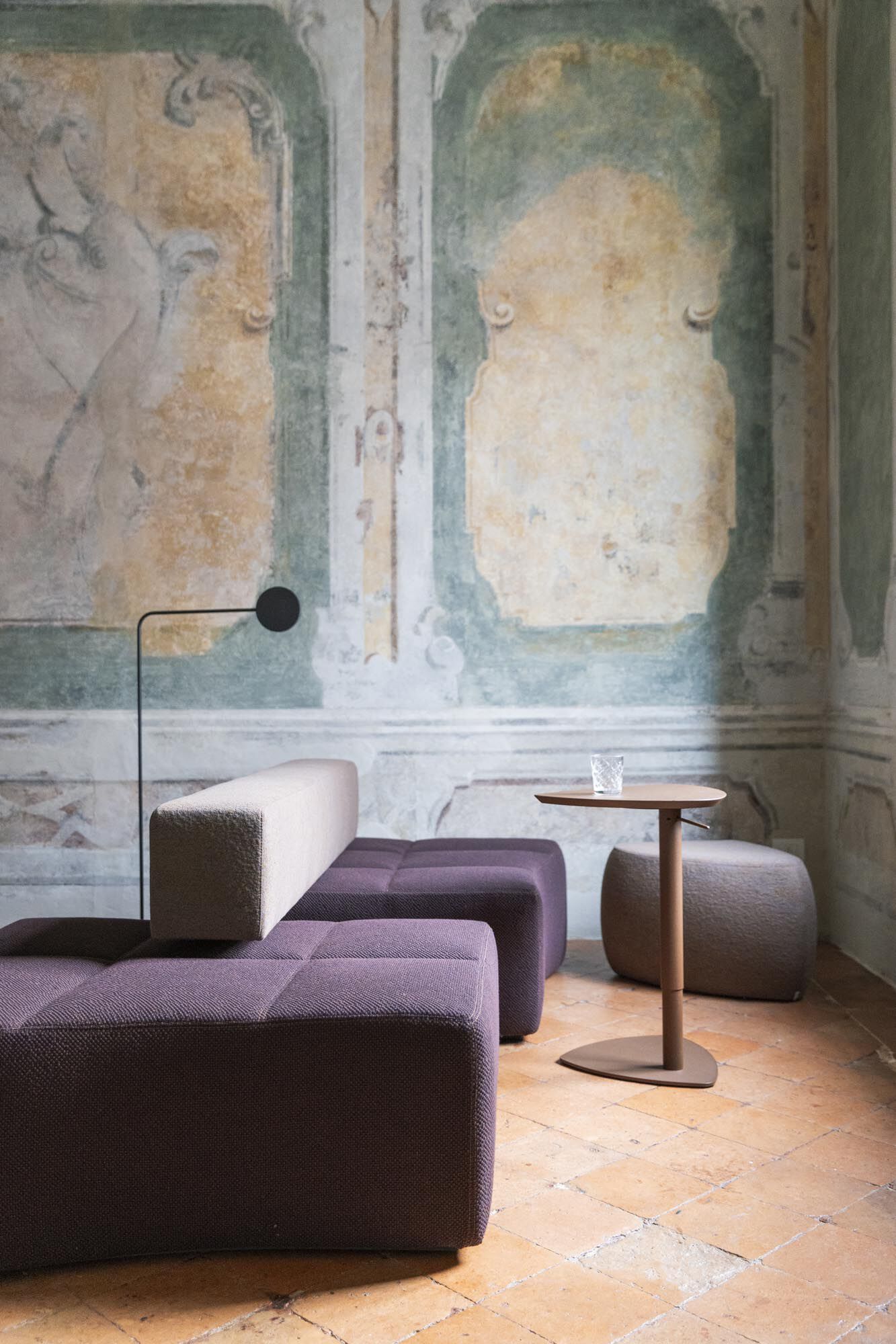 Регулируемый по высоте треугольный стол для сервировки SITIA REGOLO ARCH-00044028 - Вид №1