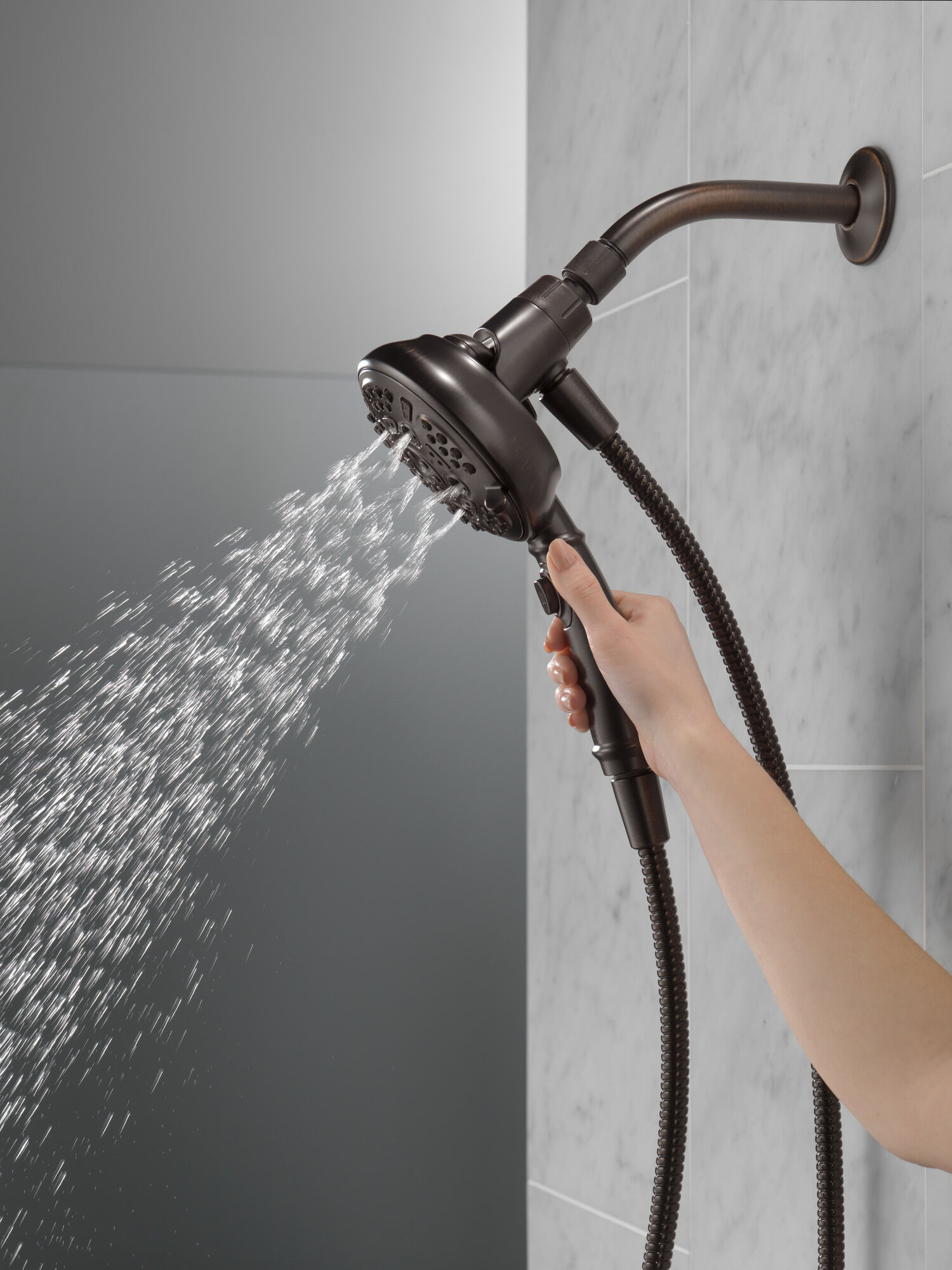 75506RB Ручной душ SureDock ™ с 7 настройками Delta Faucet DELTA Венецианская бронза - Вид №3