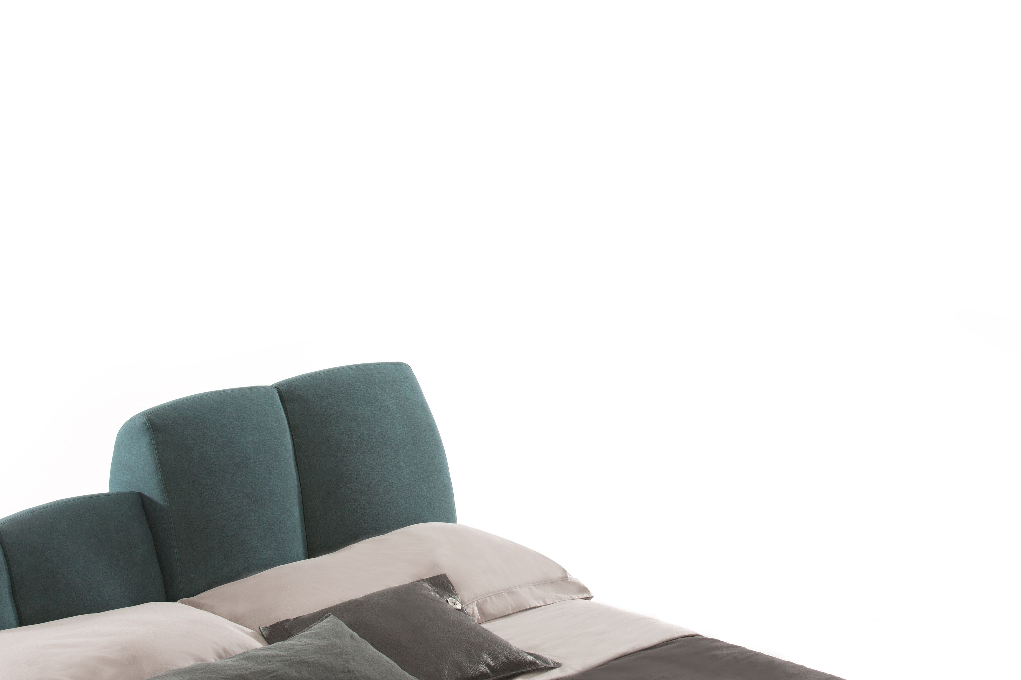 Двуспальная кровать с кожаной обивкой Tonin Casa TUNY ARCH-00069448 - Вид №1