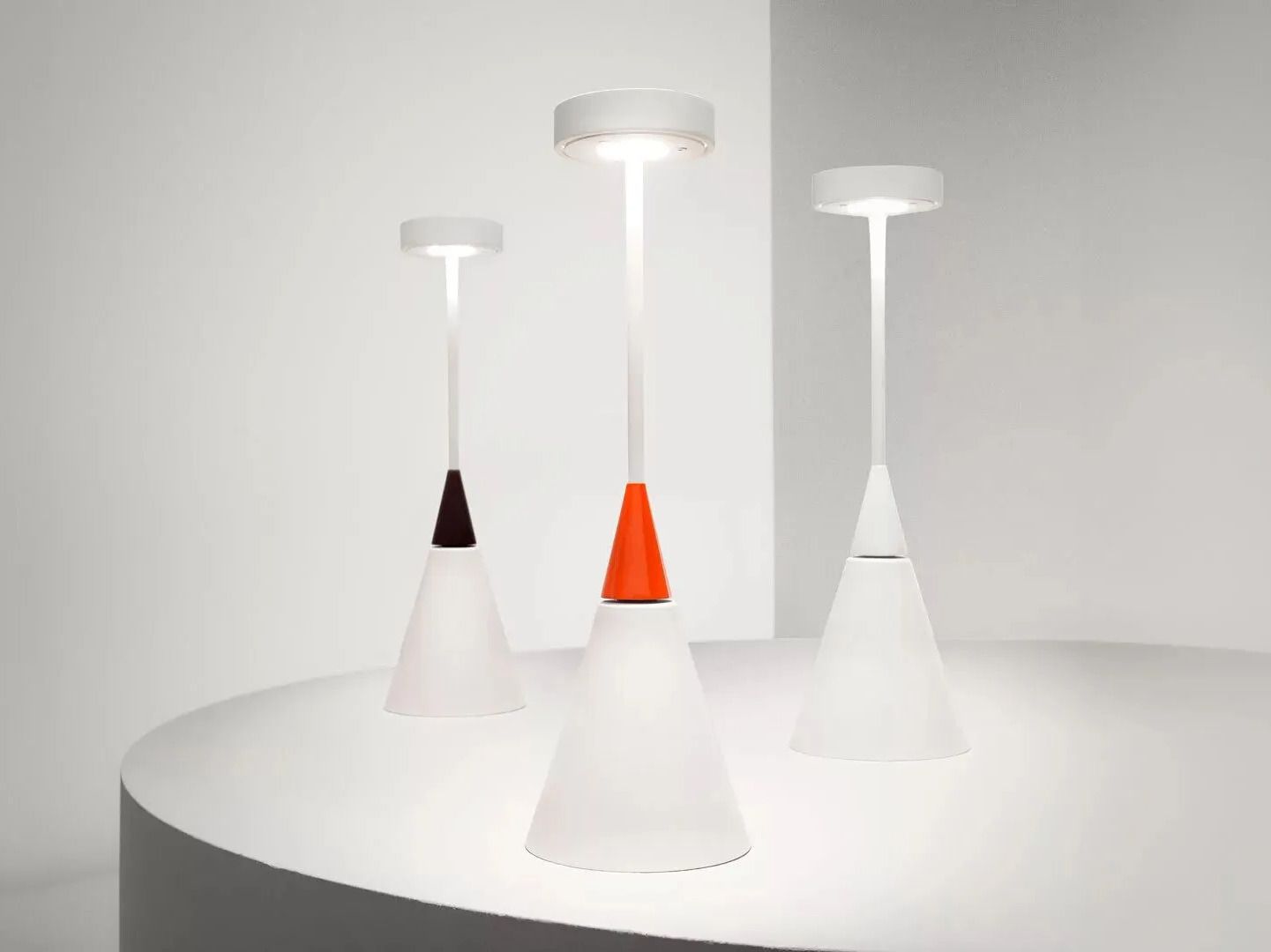 Железная светодиодная настольная лампа ZAVA FENEX ARCH-00009193