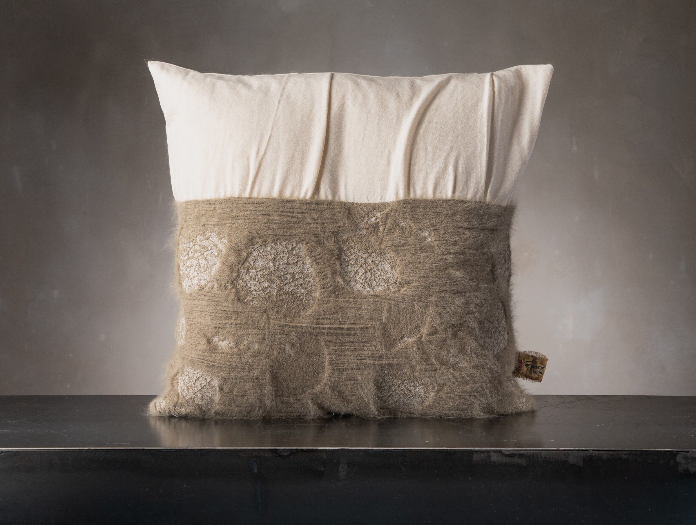 Квадратная подушка в ангоре The House of Lyria NIMMIA ARCH-00083330