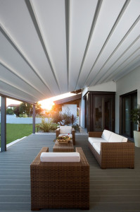 Алюминиевая пергола с раздвижной крышкой