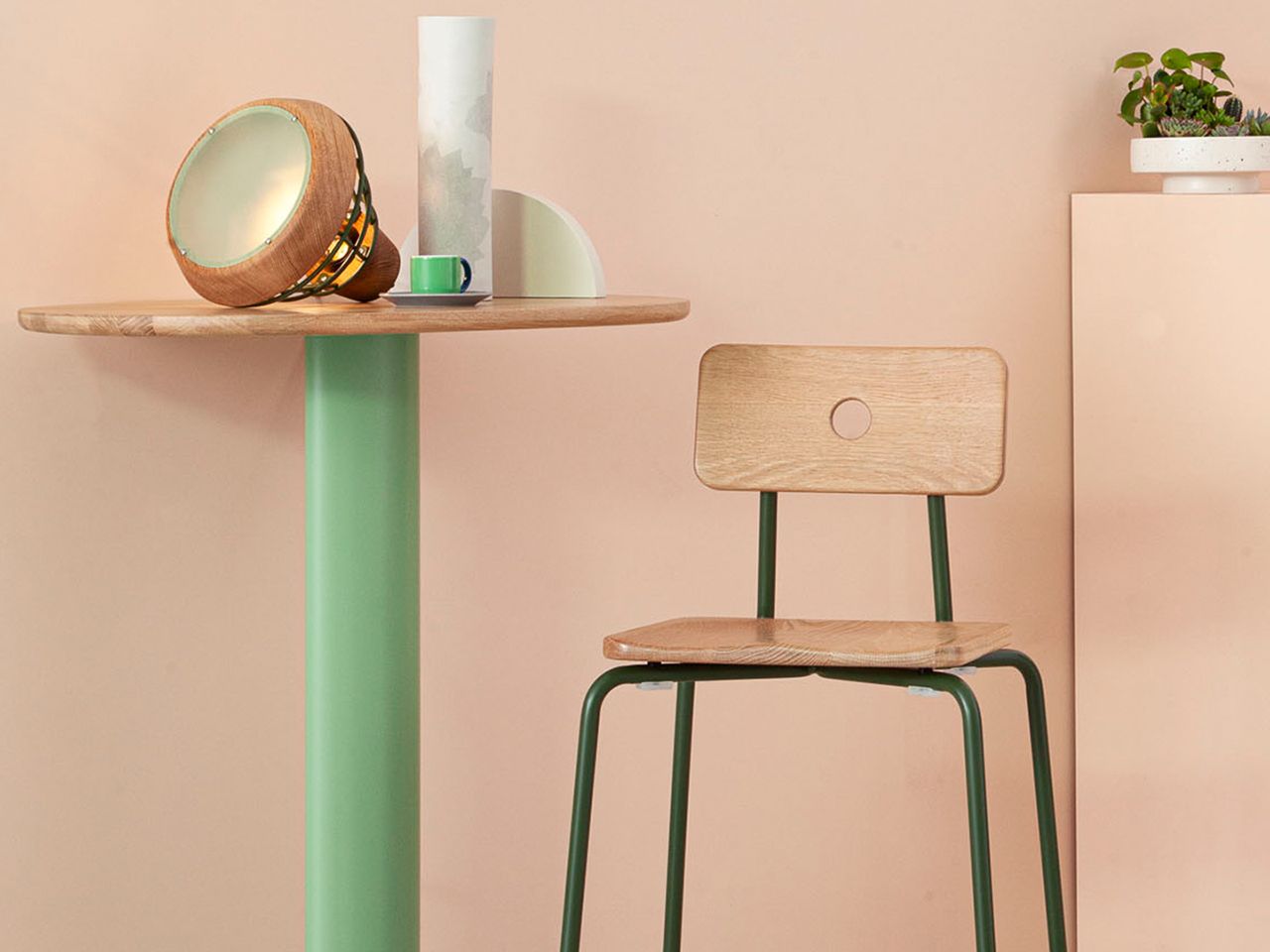 Стальной и деревянный штабелируемый барный стул Liqui Contracts Milne ARCH-00118847 - Вид №5