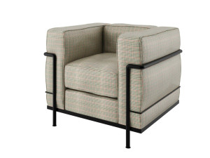 Шерстяное кресло с подлокотниками