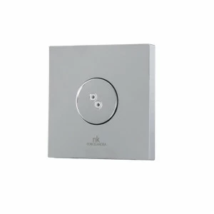 Квадратная струя для скрытого тела 1/2 "с функцией массажа и соединением 1/2". Минимальный требуемый расход: 3 л / мин.  Relax NOKEN 100163997  CHROME