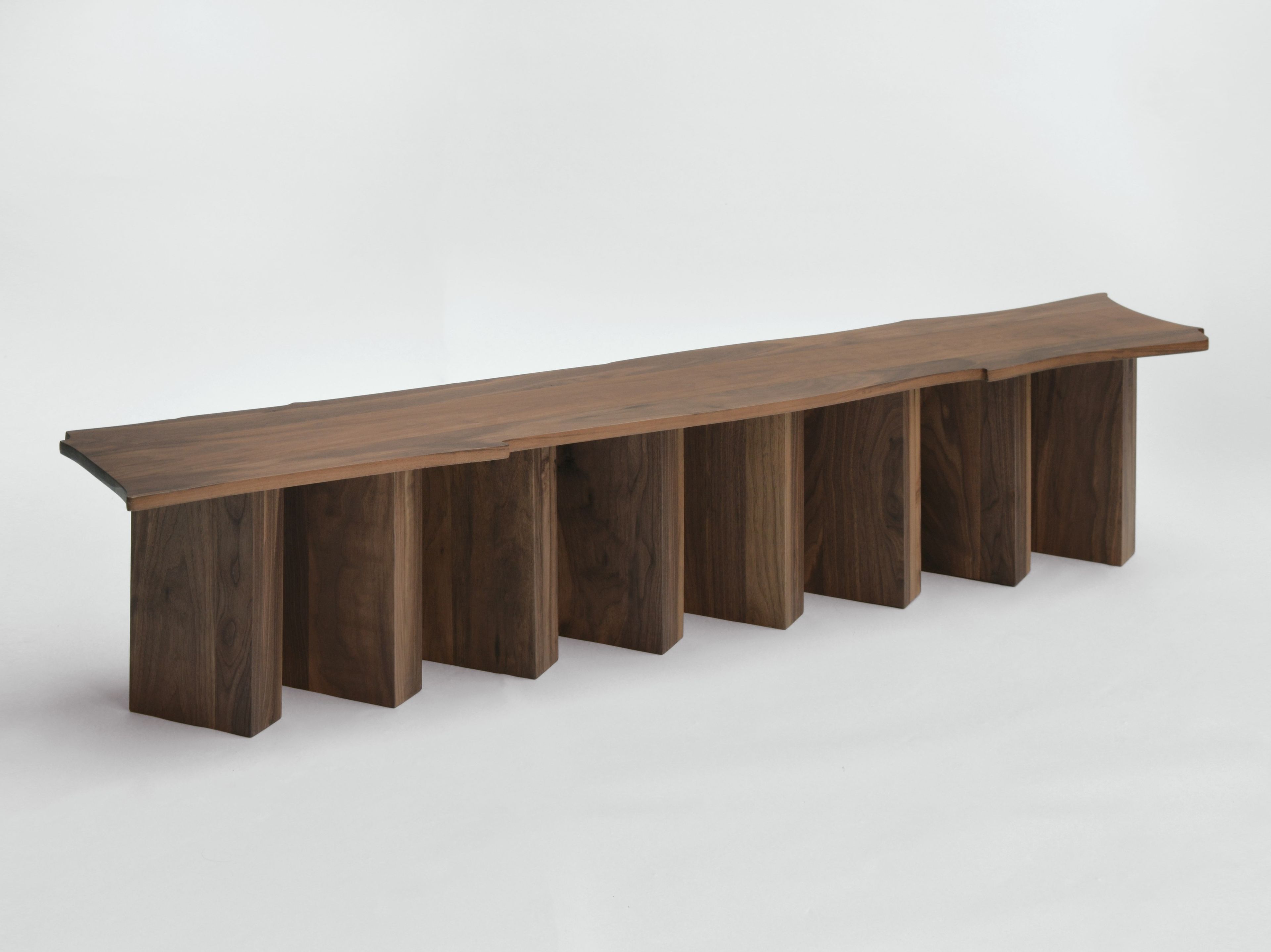 Скамейка из массива дерева Movimento Gallery Daniel Nikolovski ARCH-00144888 - Вид №1