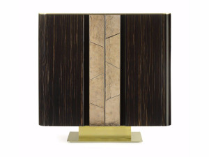 Шкаф с распашными дверцами