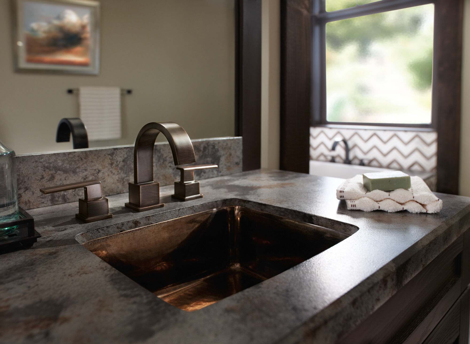 T4753-RB Римская ванна с ручным душем Delta Faucet Vero Венецианская бронза - Вид №2