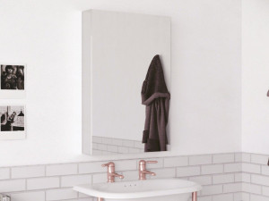 Прямоугольное зеркало с настенным контейнером