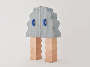 Шкаф из ясеня и ротанга с распашными дверцами