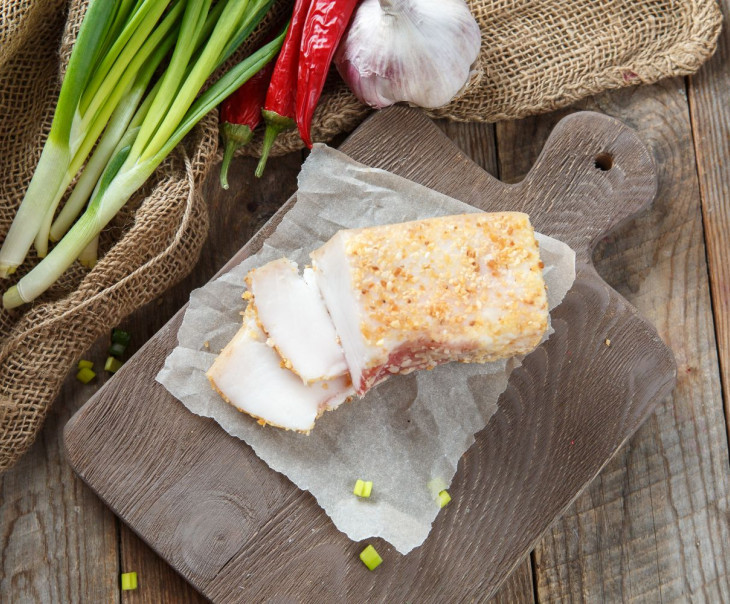 4048 Сало соленое с чесноком Вкусляндия 