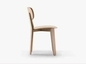 Деревянный стул