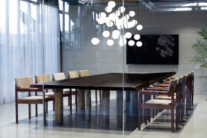 Прямоугольный садовый стол из красного дерева