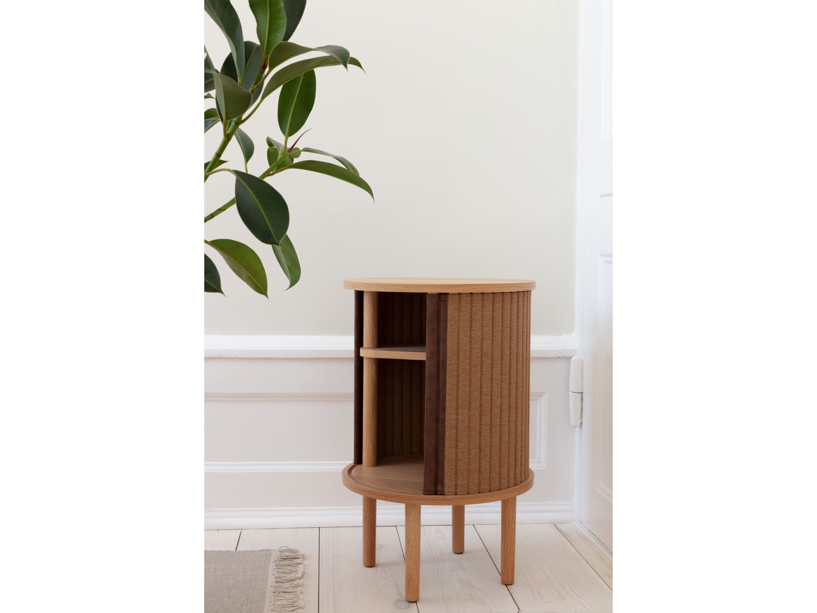 Деревянный круглый журнальный столик с отсеком для хранения UMAGE Audacious ARCH-00078755 - Вид №4