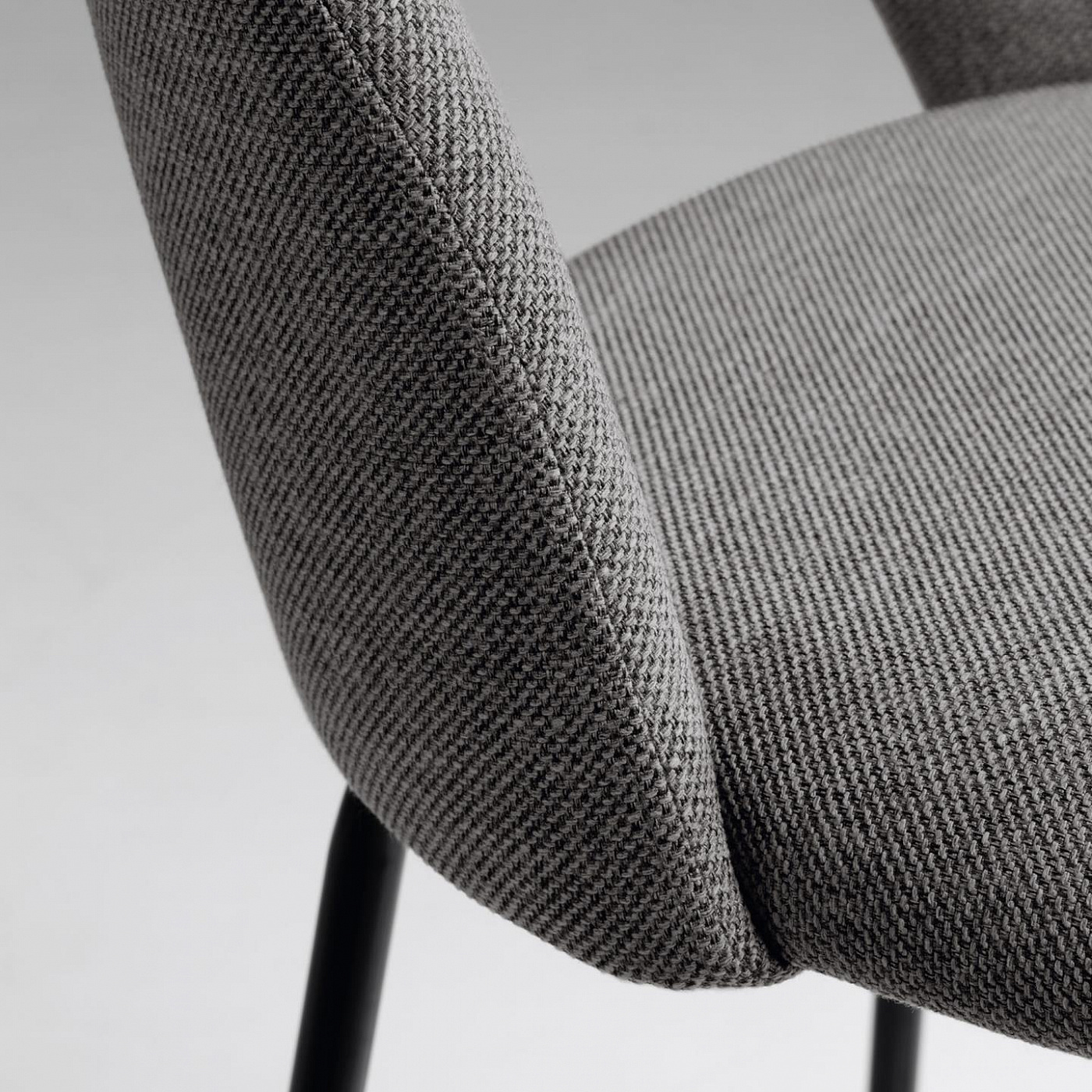 084361 Полубарный стул темно-серый La Forma Mahalia  - Вид №1