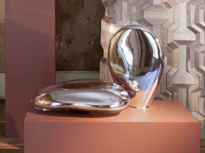 Зеркальная стеклянная скульптура