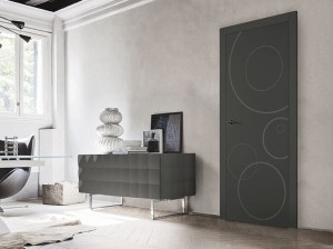 Распашная дверь с выдвижными петлями