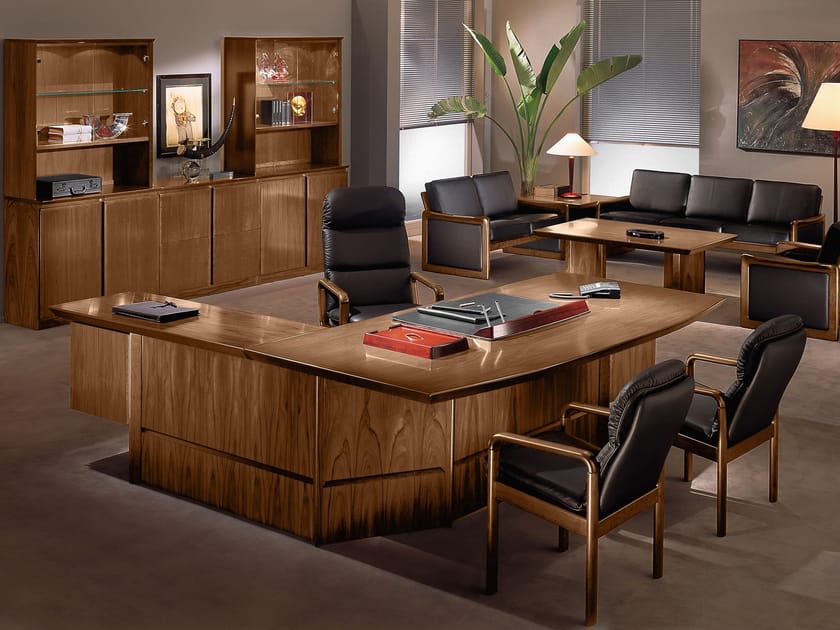 Угловой исполнительный стол из грецкого ореха Dyrlund ARCH-00139461