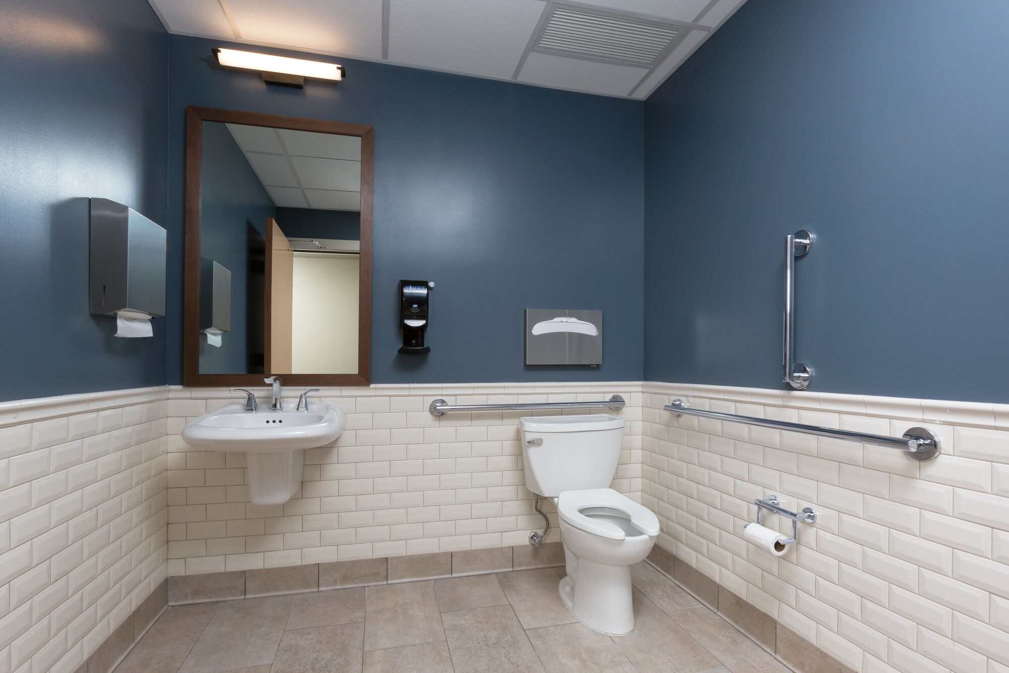 41942-KS Угловой современный декоративный поручень ADA Delta Faucet Delta Черный нержавеющий - Вид №1